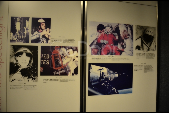 Ilustrasi berupa gambar tentang bagaimana para astronot bekerja di luar angkasa