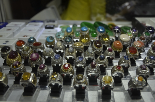 Kilau Kemewahan Warnai Jakarta International Jewellery fair 2014