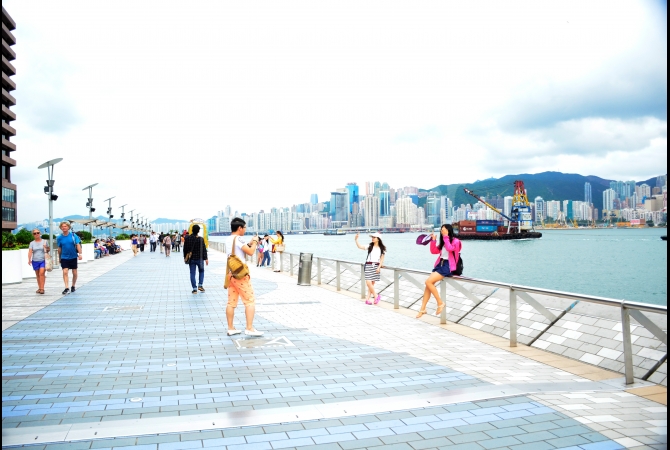Avenue of Stars ini bisa dikatakan versi Walk of Fame-nya aktris Hong Kong
