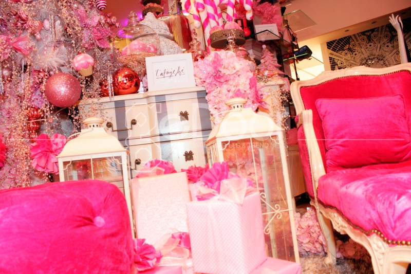 Sesuai Dengan Tema Candyland Christmas, Sebagian Ruangan Dihiasi Dominan Dengan Warna Pink