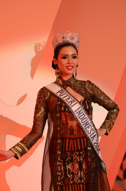 Puteri Indonesia Yang Mempresentasikan Kecantikan Dari Bali Di Beauty Showcase 2015