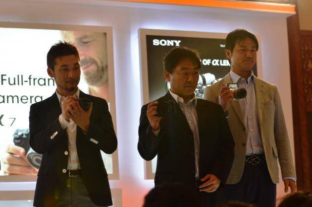Sony Rilis Kamera Digital Lensa Interchangeable Teringan di Dunia