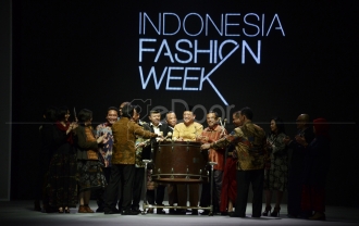 747 Brand Lokal & 230 Desainer Dihadirkan di Indonesia Fashion Week 2015