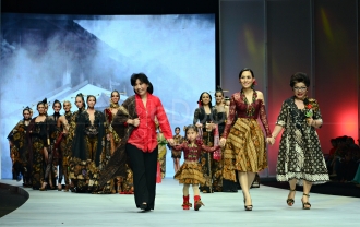 Karya Terbaru Anne Avantie, Terinspirasi Dari Terbakarnya Pasar Klewer Karya Terbaru Anne Avantie, Terinspirasi Dari Terbakarnya Pasar Klewer