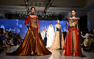 Eksotika Maluku Utara Pada Kebaya Pengantin Aura Putri