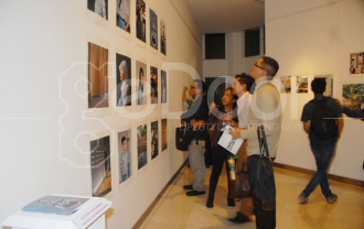 Erasmus Gelar Pameran Foto Muda Dan Tua, Tua Dan Muda
