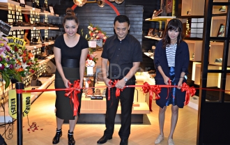 Flagship Store Pertama Democrata Di Plaza Indonesia