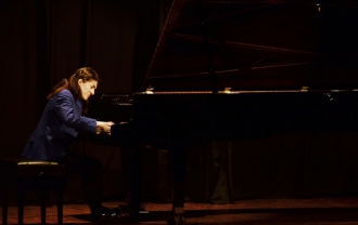 Foto-Foto Aksi Panggung Mariam Batsashvili Di Erasmus Jakarta Foto-Foto Aksi Panggung Mariam Batsashvili Di Erasmus Jakarta