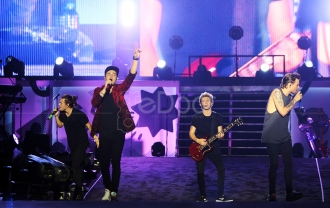 Foto-Foto Kemeriahan Konser One Direction On The Road Again Tour 2015 Di Jakarta Foto-Foto Kemeriahan Konser One Direction On The Road Again Tour 2015 Di Jakarta