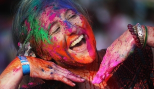 Holi Hai Festival 2014, Adaptasi Dari Budaya India