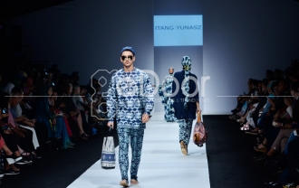 Itang Yunasz Hadirkan Tema “Exotic Journey SS 2015” Di JFW 2015