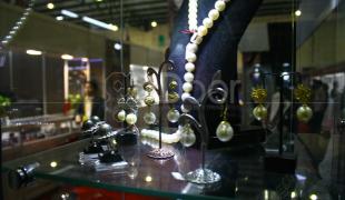 Kerlap-Kerlip Perhiasan Di Jakarta International Jewellery Fair 2013