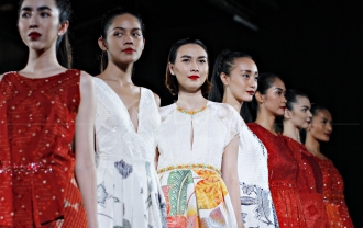 Koleksi Parang Kencana Di Batik Fashion Week