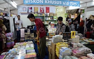 Mencari Buku Dan Perlengkapan Sekolah Di Jakbook & Edu Fair 2015 Mencari Buku Dan Perlengkapan Sekolah Di Jakbook & Edu Fair 2015