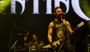 Mosh Pit Dini Hari Bersama Bullet For My Valentine