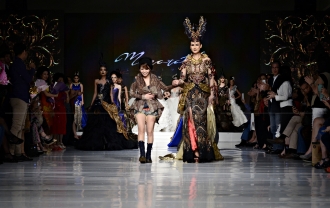 Puluhan Koleksi Mewah Warnai Show Perdana Mayaratih Di JFFF 2015
