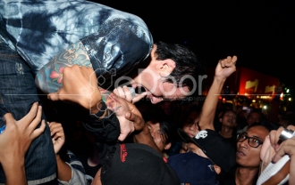 Saint Loco Panaskan Panggung JakCloth Year End Sale 2014 Saint Loco Panaskan Panggung JakCloth Year End Sale 2014