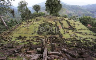 Situs Megalitikum Prasejarah Gunung Padang