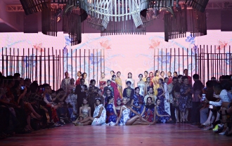 Uri-uri Karya Didi Budiardjo Tutup Fashion Festival JFFF 2015