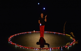 Vincent de Lavénère Pentaskan ‘Juggling Musikal’ di Teater Salihara Vincent de Lavénère Pentaskan ‘Juggling Musikal’ di Teater Salihara
