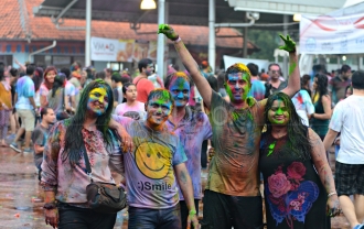Warna Warni Kegembiraan Di Holi Hai Festival 2015 Warna Warni Kegembiraan Di Holi Hai Festival 2015
