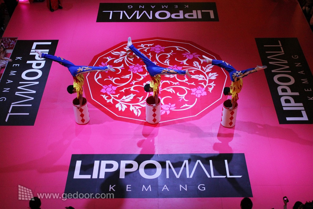 Pertunjukan Akrobatik Dari Sichuan Ramaikan Imlek Di Lippo Malls Kemang